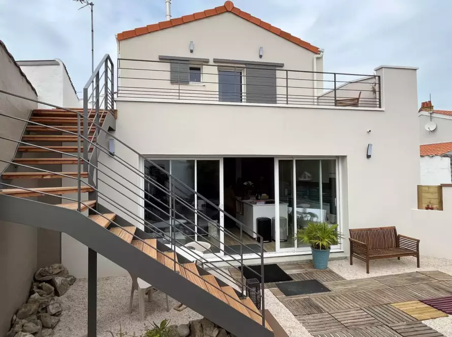 Démolition et rénovation d'une maison dans le quartier de La Roulière, aux Sables d'Olonne.